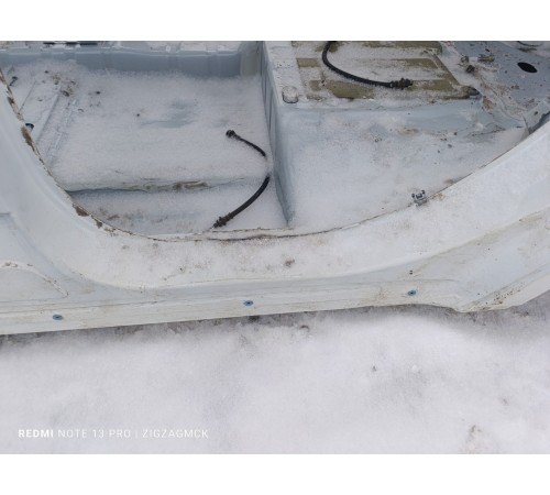 Порог со стойкой левый