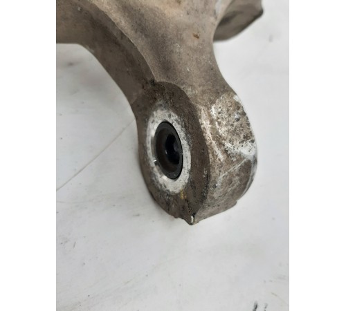 Кулак поворотный(передний левый)