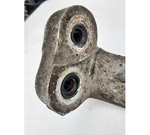 Кулак поворотный(передний левый)