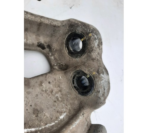 Кулак поворотный(передний левый)