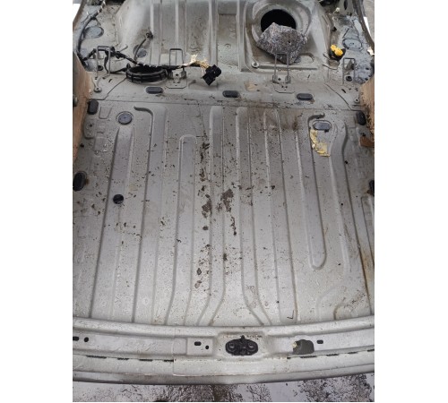 Пол багажника