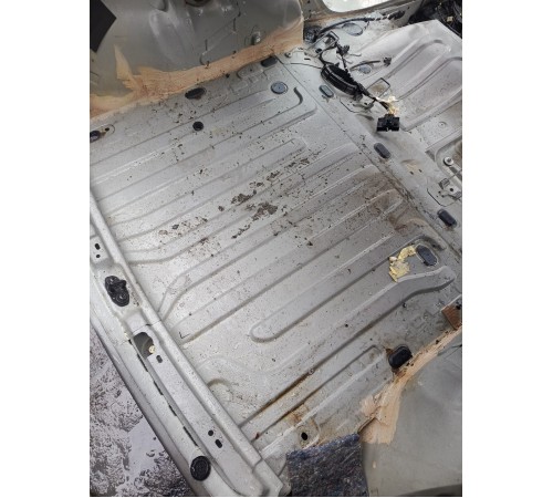 Пол багажника