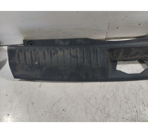 Обшивка панели багажника