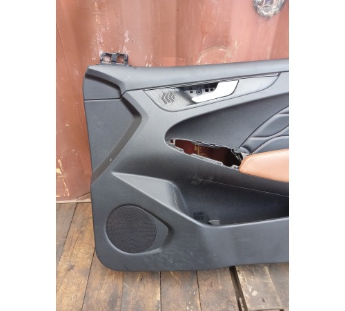 Обшивка двери передняя правая