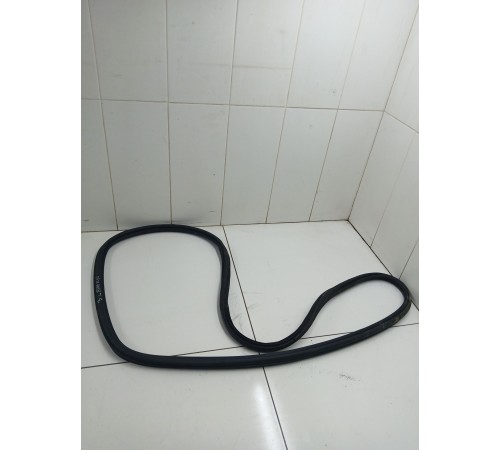 Уплотнитель двери задний левый