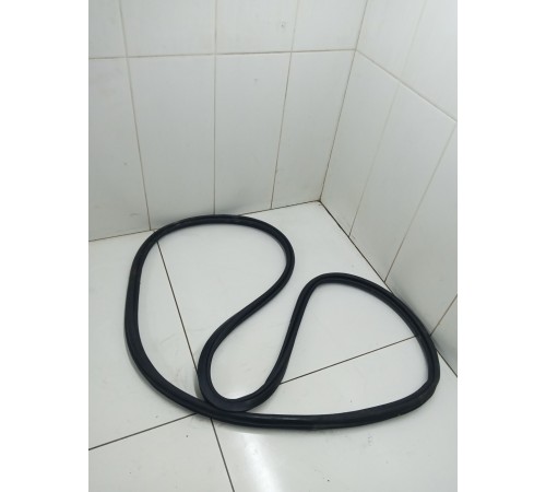 Уплотнитель двери задний левый