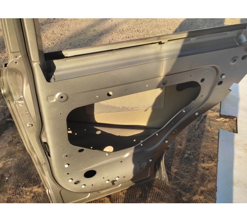 Дверь (задняя правая)