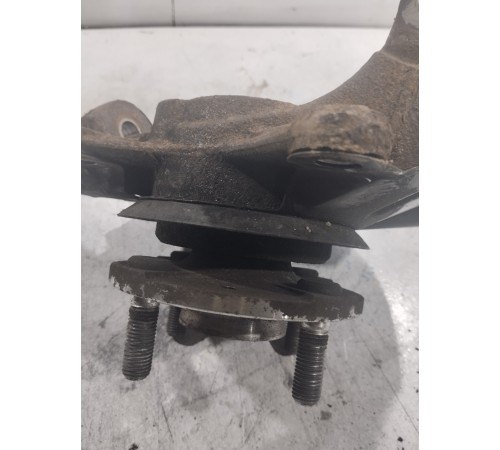 Кулак поворотный передний левый