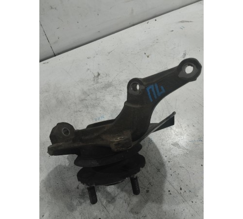 Кулак поворотный передний левый