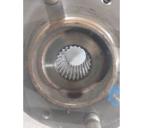 Кулак поворотный передний левый