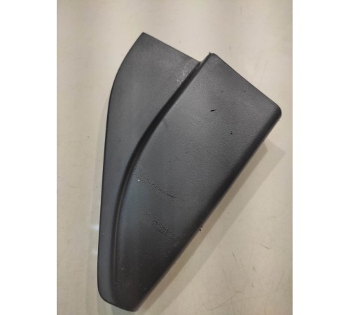 Уголок зеркала внутренний передний левый