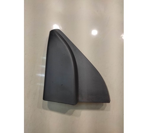 Уголок зеркала внутренний передний левый