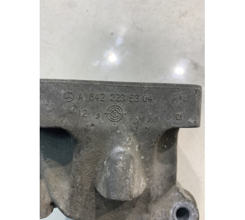 Кронштейн двигателя (левый)