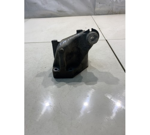 Кронштейн двигателя (левый)