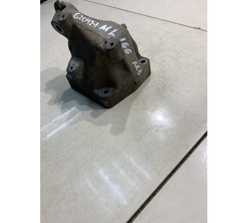 Кронштейн двигателя (левый)