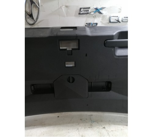 Обшивка крышки двери багажника