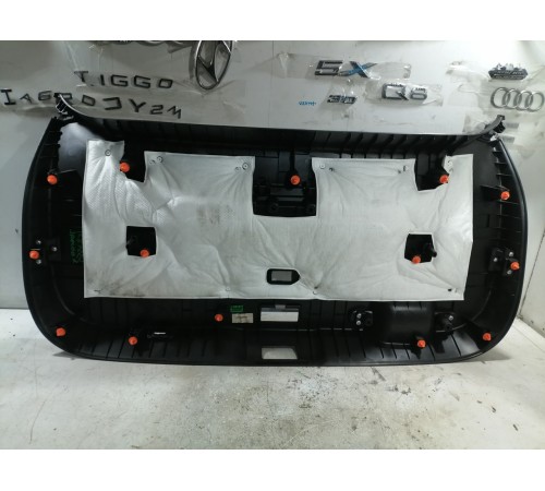 Обшивка крышки двери багажника