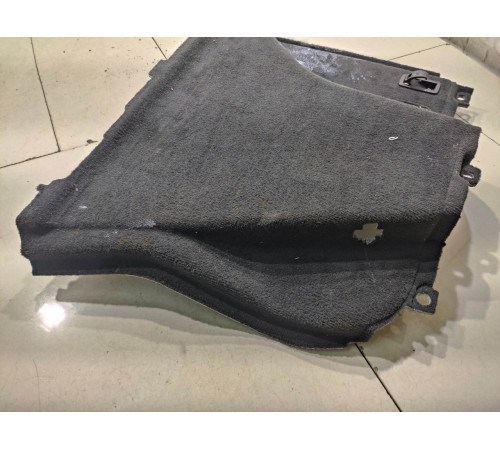 Боковая облицовка багажника(левая)