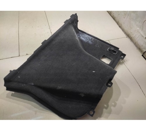 Боковая облицовка багажника(левая)