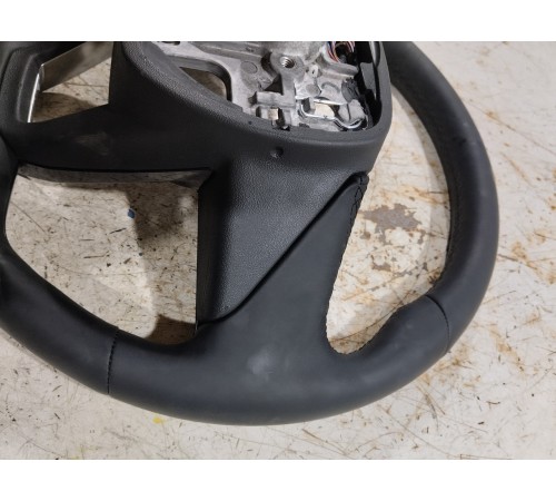 Рулевое колесо в сборе с многофункциональными кнопками