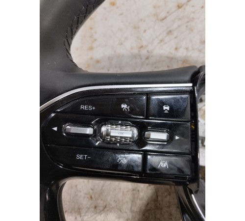 Рулевое колесо в сборе с многофункциональными кнопками