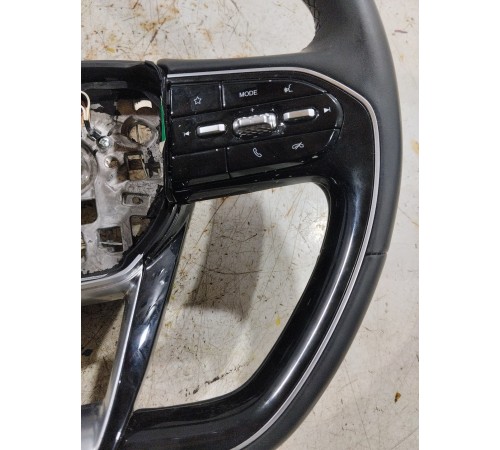 Рулевое колесо в сборе с многофункциональными кнопками