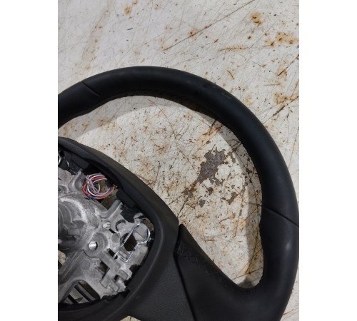 Рулевое колесо в сборе с многофункциональными кнопками