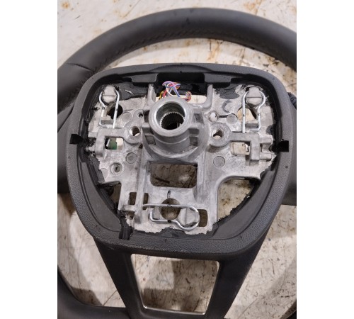 Рулевое колесо в сборе с многофункциональными кнопками