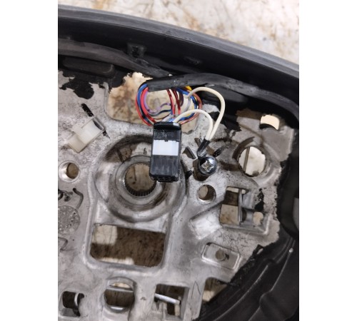 Рулевое колесо в сборе с многофункциональными кнопками