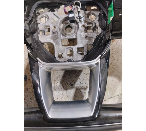 Рулевое колесо в сборе с многофункциональными кнопками