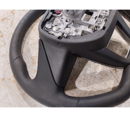 Рулевое колесо в сборе с многофункциональными кнопками