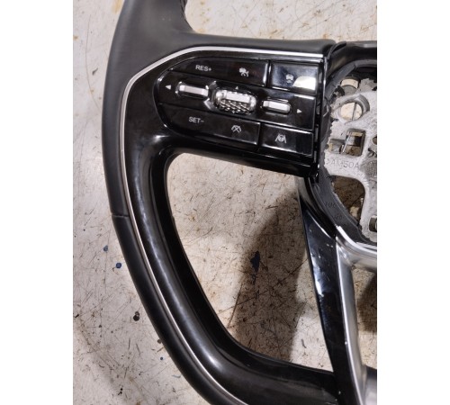 Рулевое колесо в сборе с многофункциональными кнопками