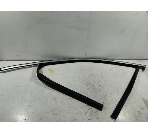 Уплотнитель стекла двери (передний левый)