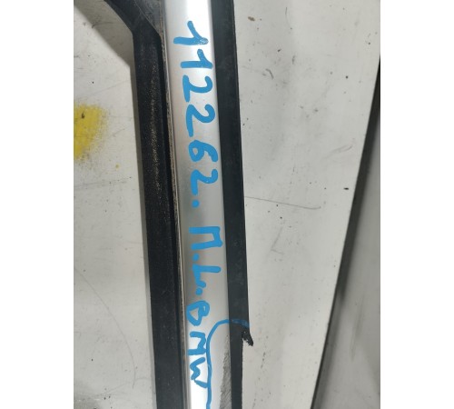 Уплотнитель стекла двери (передний левый)