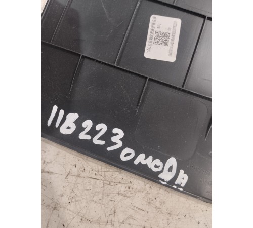 Накладка центральной консоли правая