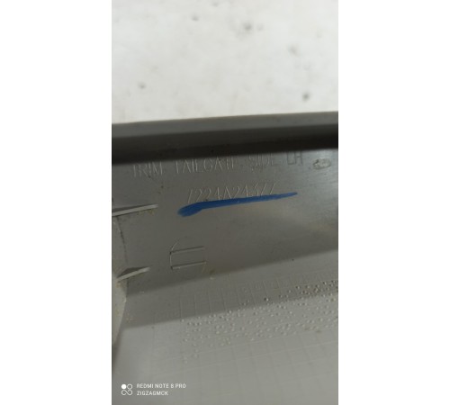 Обшивка двери багажника (левая)