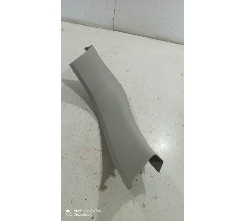 Обшивка двери багажника (левая)