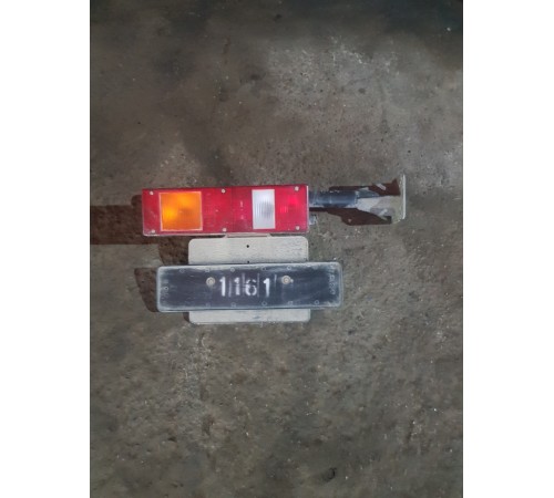 Фонарь задний правый в сборе с кронштейном