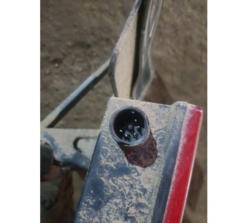 Фонарь задний правый в сборе с кронштейном