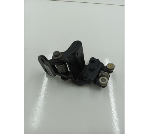 Ролик сдвижной двери правый средний