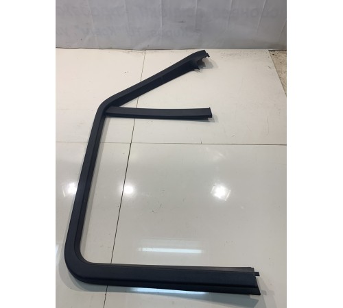 Молдинг рамы окна двери (внутренний, задний, правый)