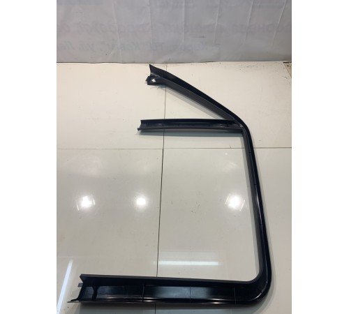 Молдинг рамы окна двери (внутренний, задний, правый)