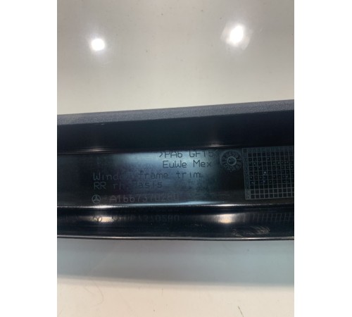 Молдинг рамы окна двери (внутренний, задний, правый)