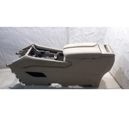 Центральная консоль с подлокотником