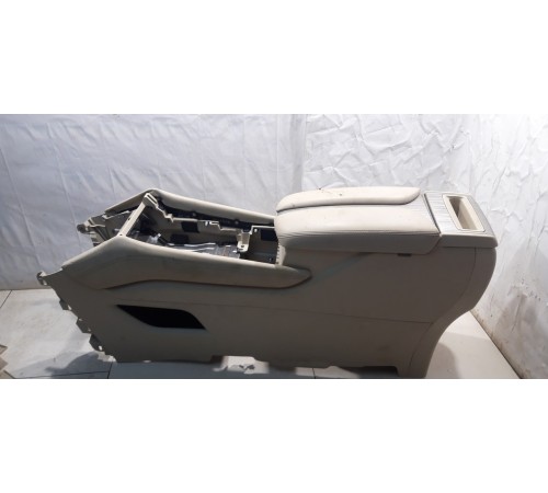 Центральная консоль с подлокотником