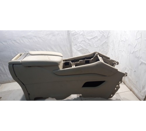 Центральная консоль с подлокотником