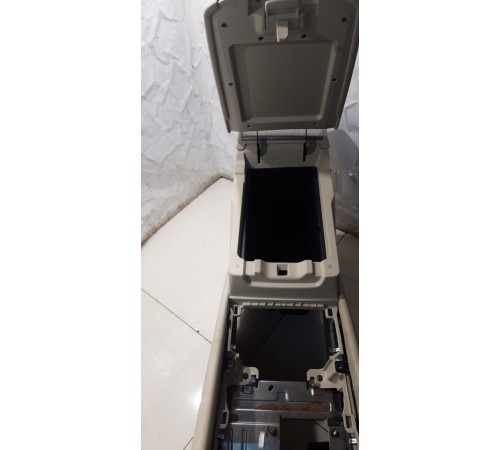 Центральная консоль с подлокотником