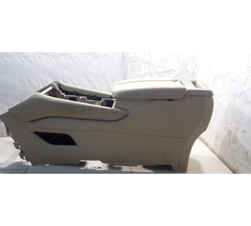 Центральная консоль с подлокотником