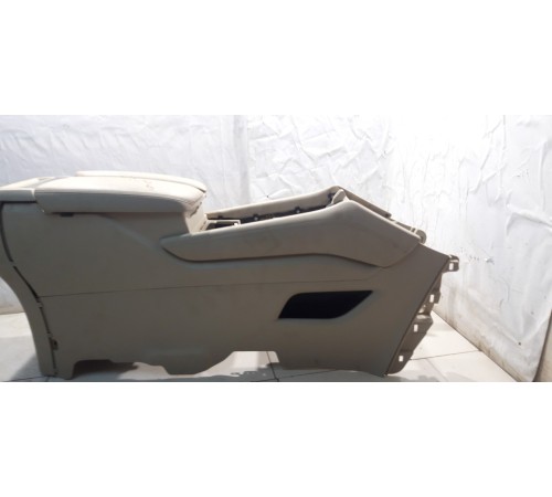 Центральная консоль с подлокотником