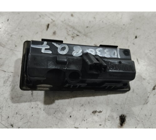 Кнопка открывания багажника